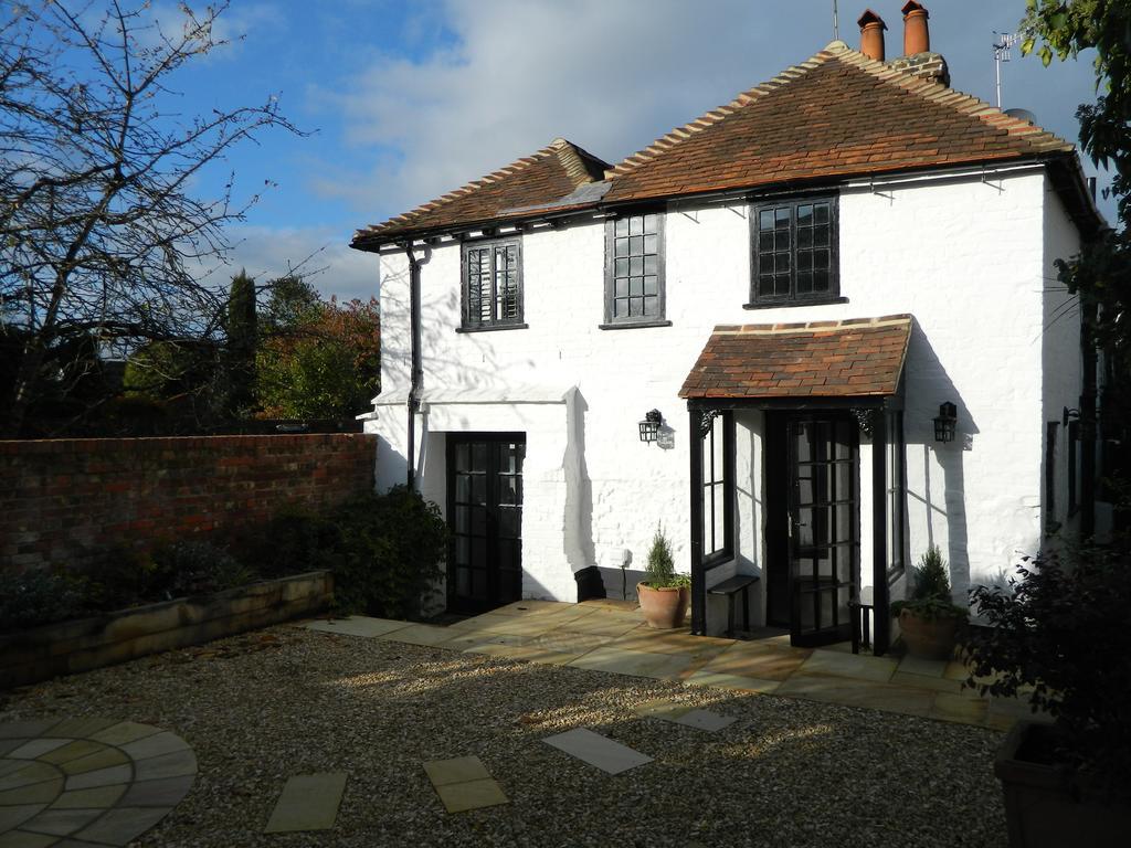 Henry VIII Cottage In The Heart Of Henley Exterior foto